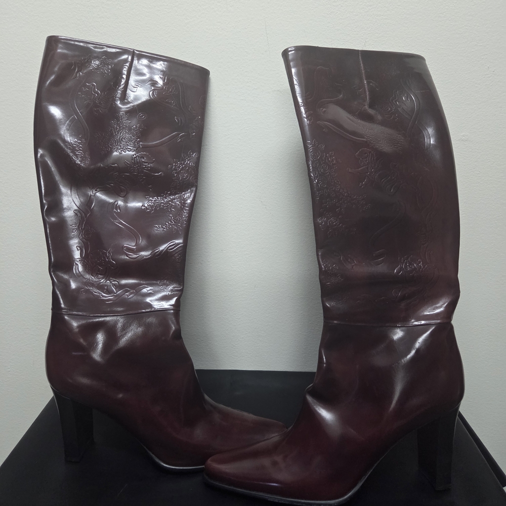 Vintage Via Spiga Dark Burgandy Cherub Embossed Heeled Boots